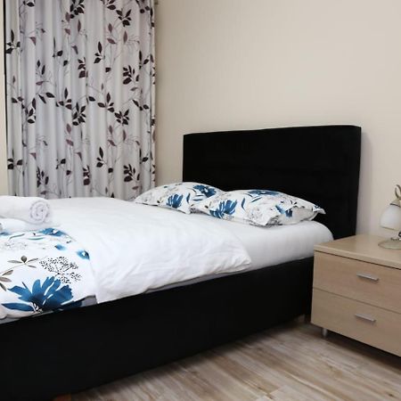Ergi'S Host Apartment Tiranë Ngoại thất bức ảnh