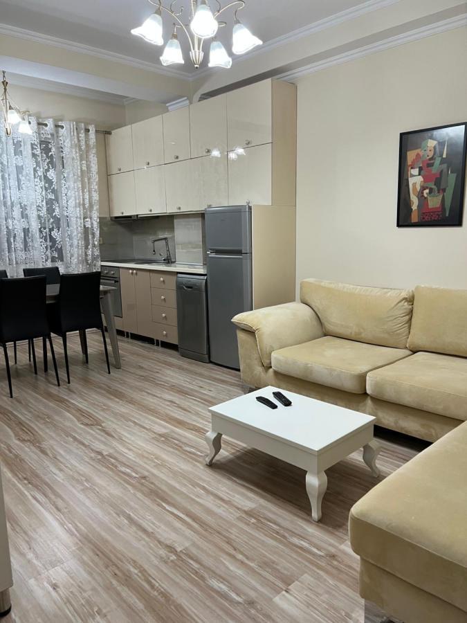 Ergi'S Host Apartment Tiranë Ngoại thất bức ảnh