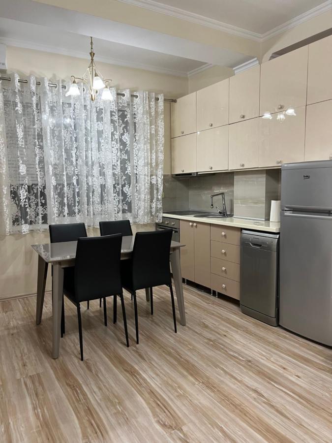 Ergi'S Host Apartment Tiranë Ngoại thất bức ảnh