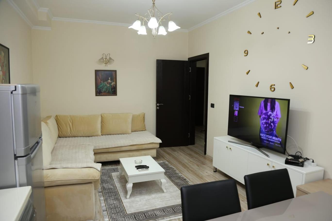 Ergi'S Host Apartment Tiranë Ngoại thất bức ảnh