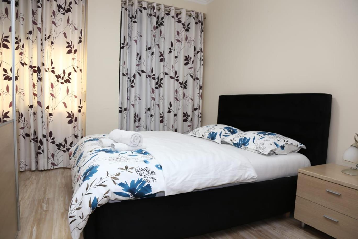 Ergi'S Host Apartment Tiranë Ngoại thất bức ảnh