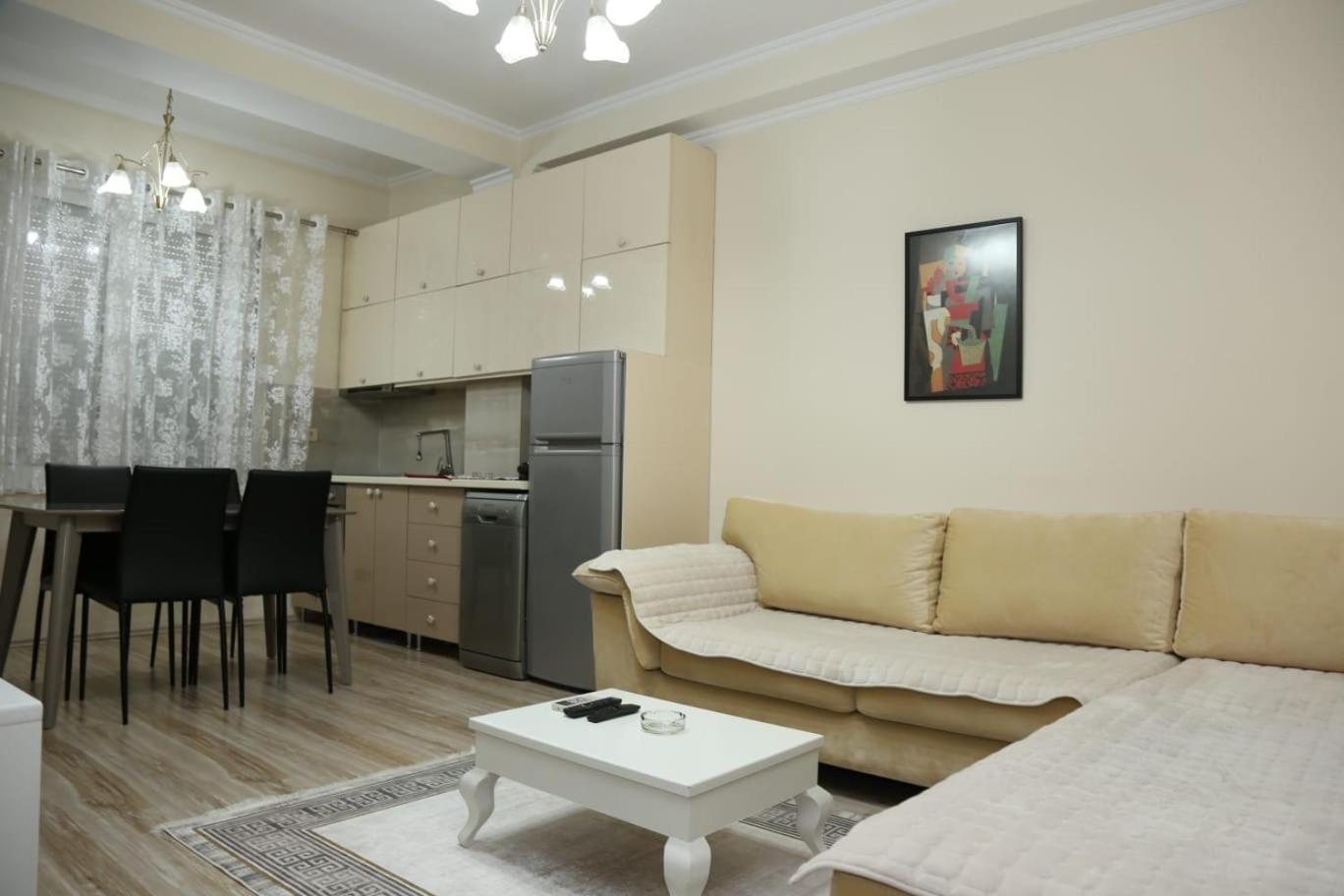 Ergi'S Host Apartment Tiranë Ngoại thất bức ảnh