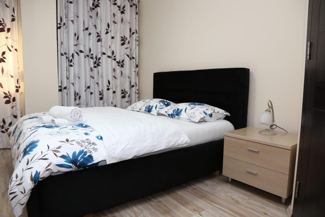 Ergi'S Host Apartment Tiranë Ngoại thất bức ảnh
