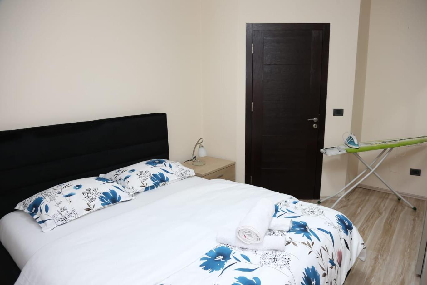 Ergi'S Host Apartment Tiranë Ngoại thất bức ảnh