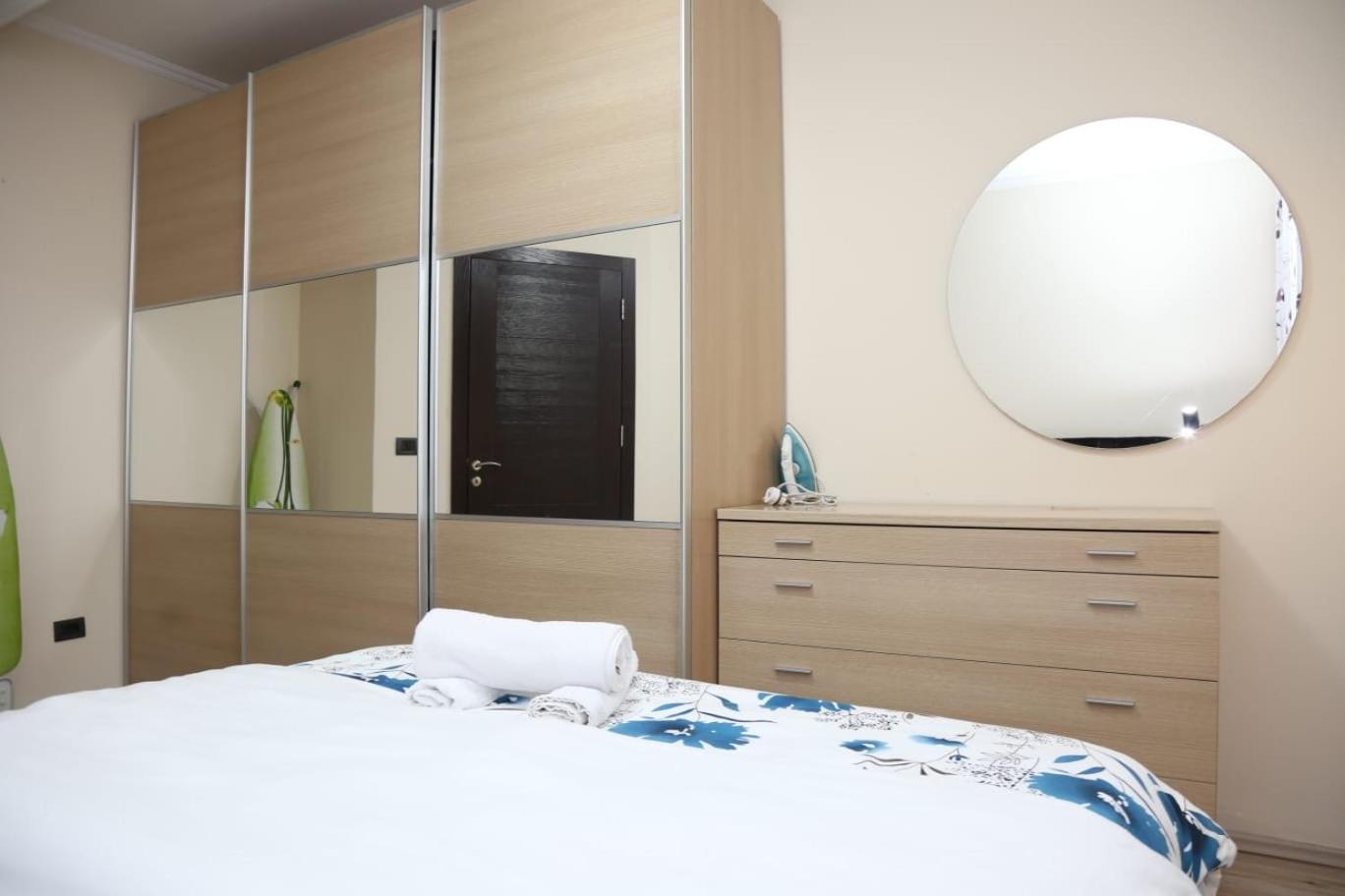 Ergi'S Host Apartment Tiranë Ngoại thất bức ảnh