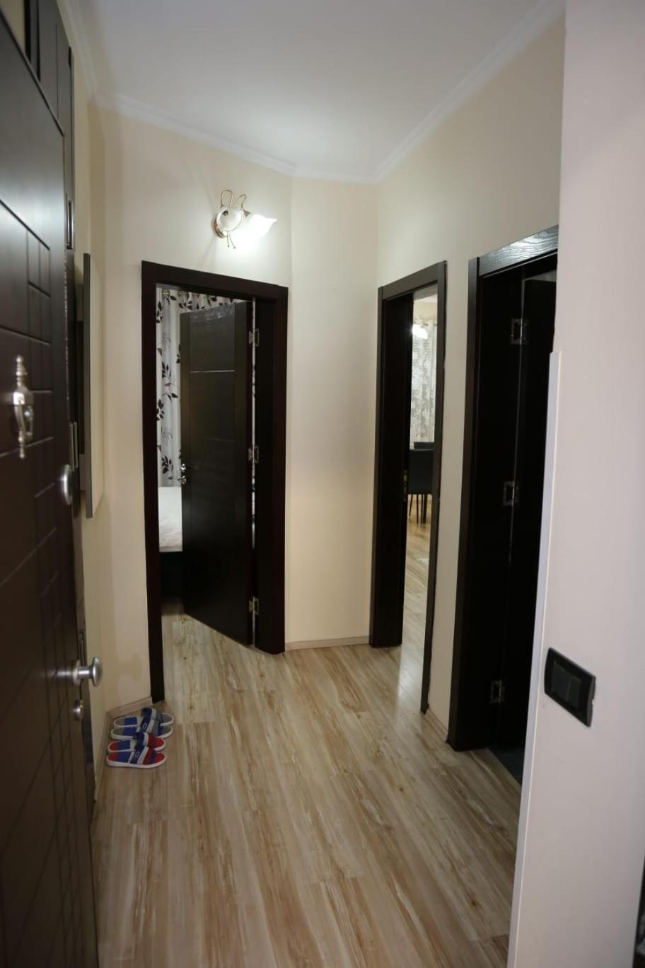 Ergi'S Host Apartment Tiranë Ngoại thất bức ảnh